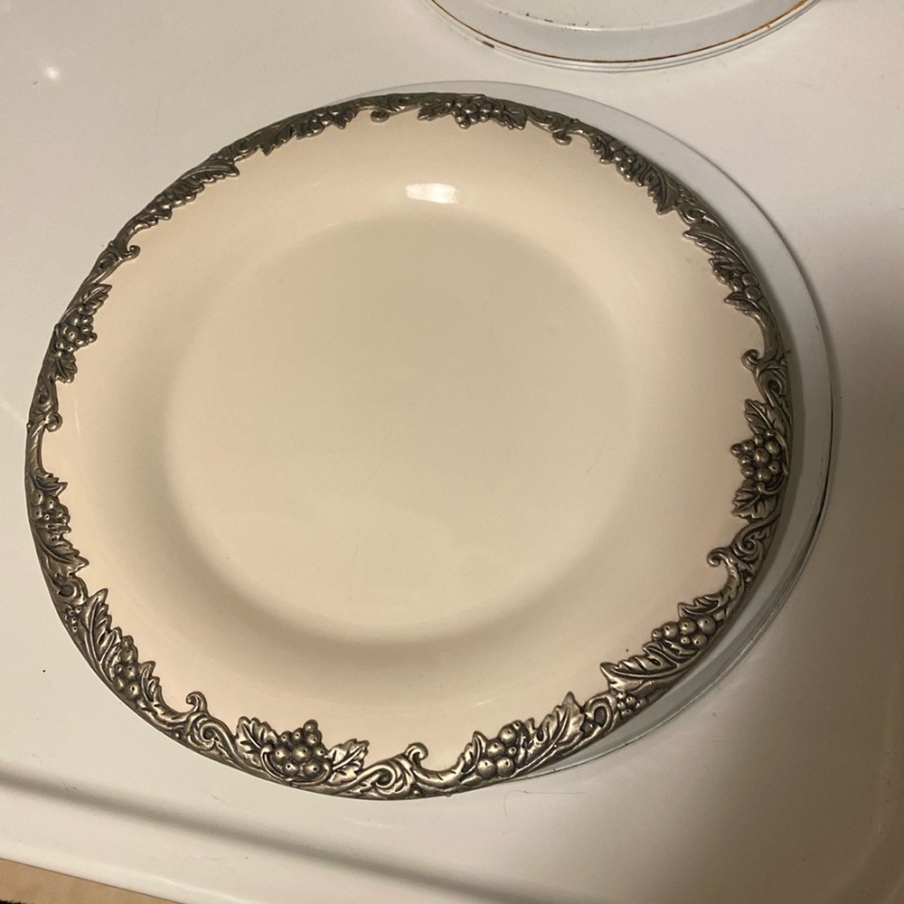 Arthur Court Grape Rimmed 9.5 Inch Plate - Picture 1 of 3